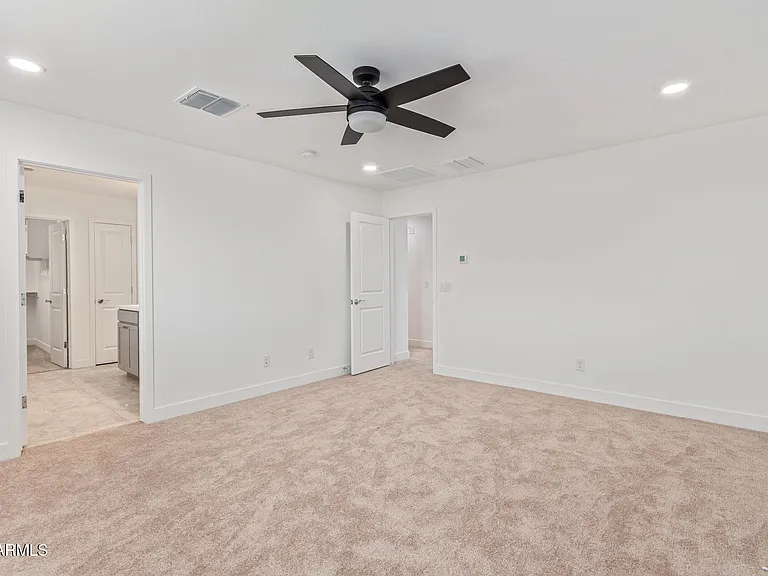 8931 W Colter St — Photo 9