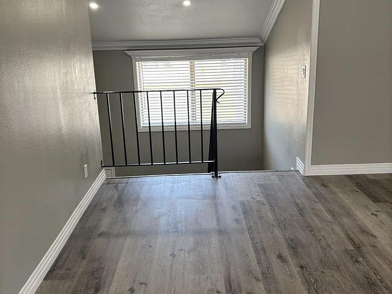 1015 Bennington St — Photo 3