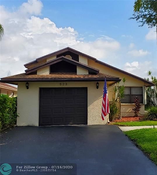 1st image of 523 Lakeside Cir