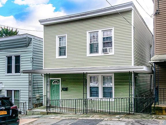 2nd image of 142 Vineyard Ave