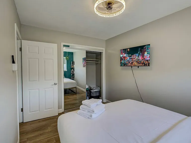 461 S Highland Street — Photo 11