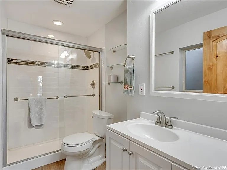 430 Parkview Dr — Photo 20
