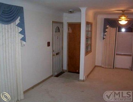 LIVING AREA 1