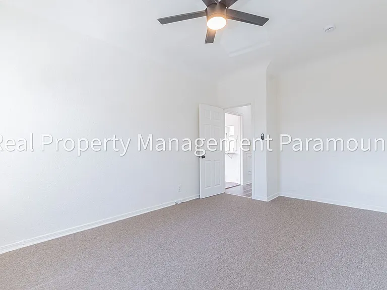 2757 Mansfield Ave — Photo 29