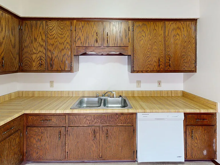 1568 Dogwood Dr — Photo 2