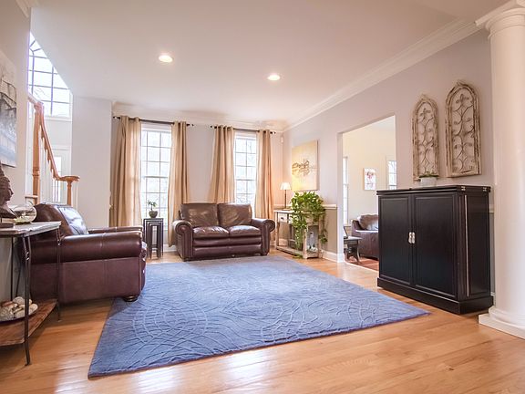 4th image of 88 Dimond Ave