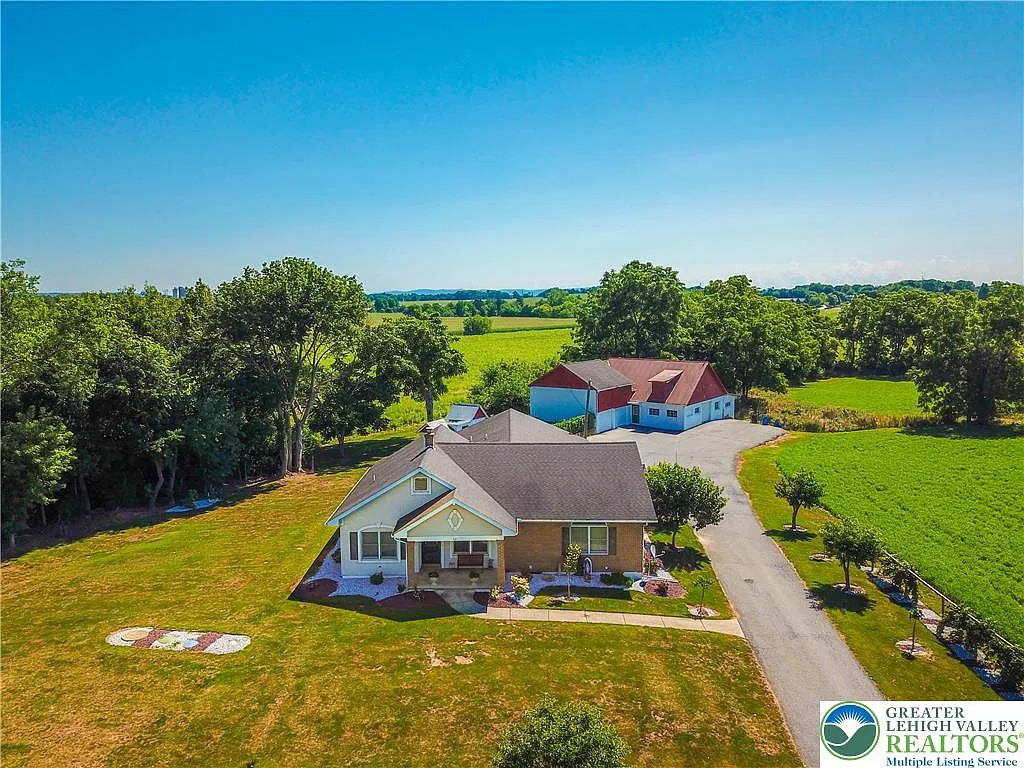 3 bed, 3.5 bath, 2912 sqft, $2,995 — Photo 3