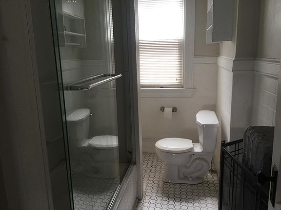 4th image of 390 Lloyd Ave APT 2