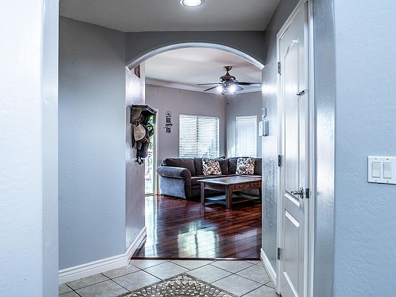 5th image of 4850 E Colonial Dr