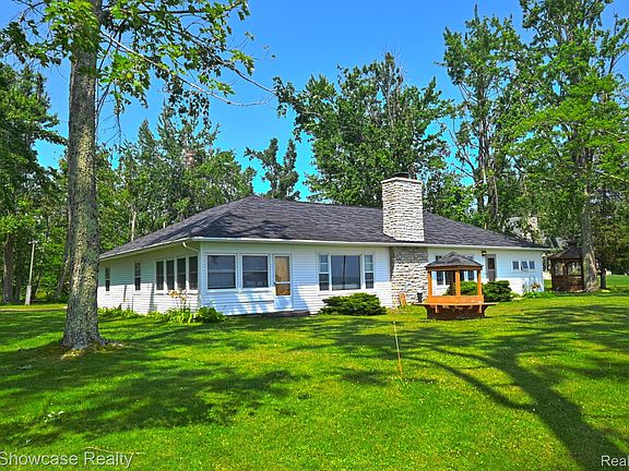 4th image of 3230 W Burt Lake Rd