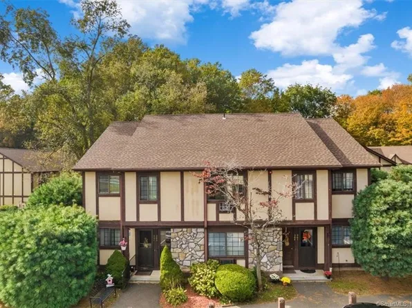 201 Foxwood Lane #201, Milford, CT 06461