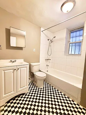 Rented by Delmark Realty LLC | media 72