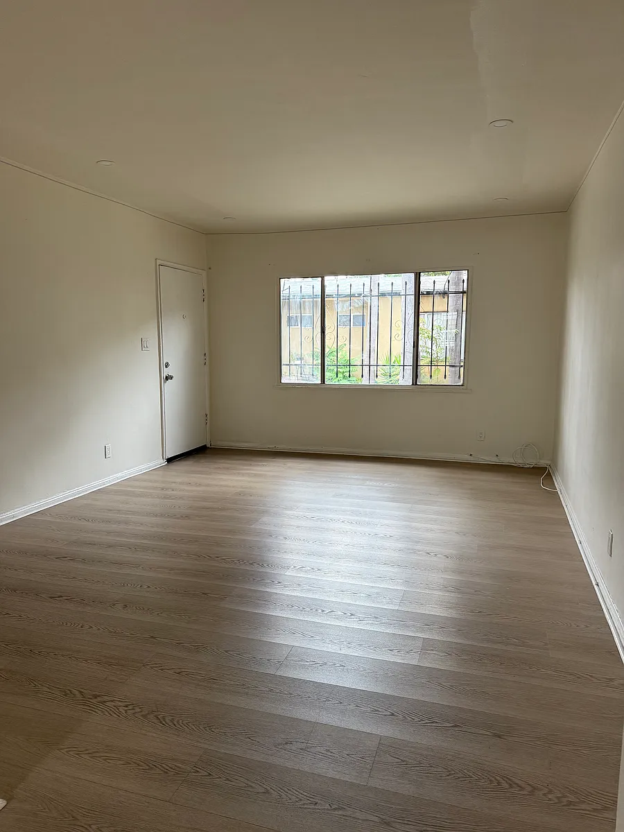 Building Photo - 1184 W 39th St #2