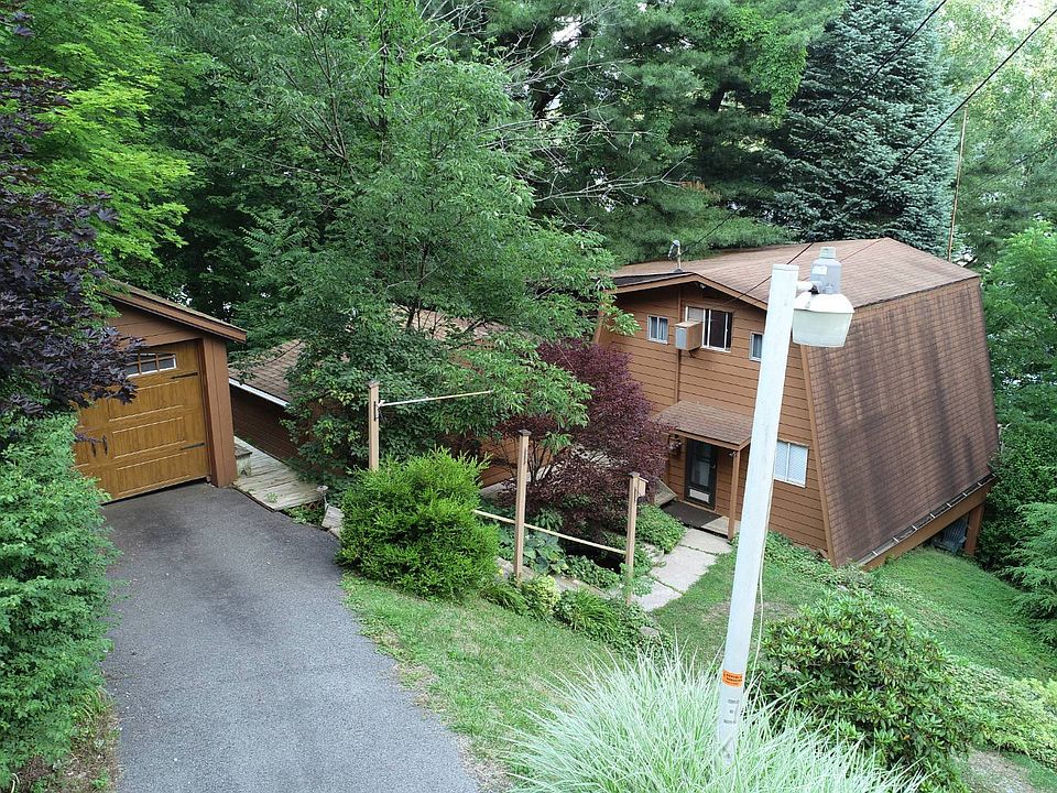 1st image of 34 Delrose Dr