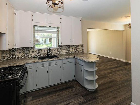 3rd image of 3013 Vance Ave