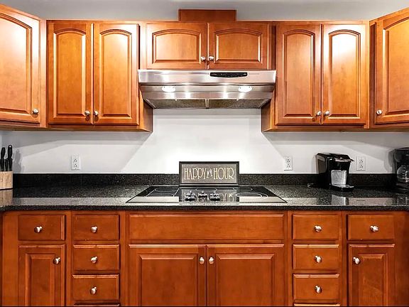 2nd image of 1 E Grand Ave APT 201