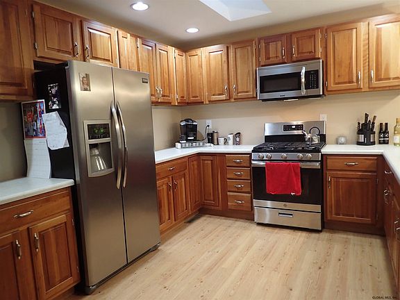 3rd image of 26 Pepper Ln