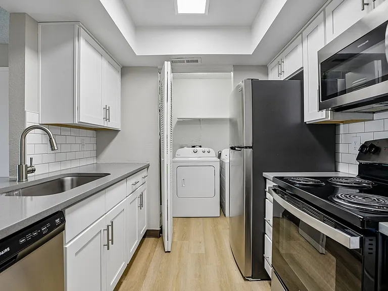 Brighton Place Apartments — Photo 73