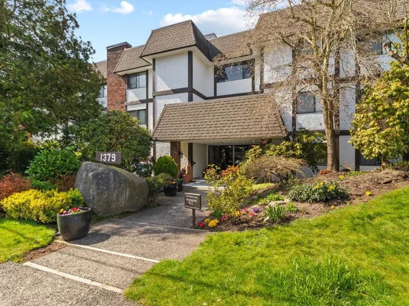 1379 Merklin St #302, White Rock, BC V4B 4C2