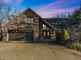 1364 Riddle Ave, Morgantown, WV 26505