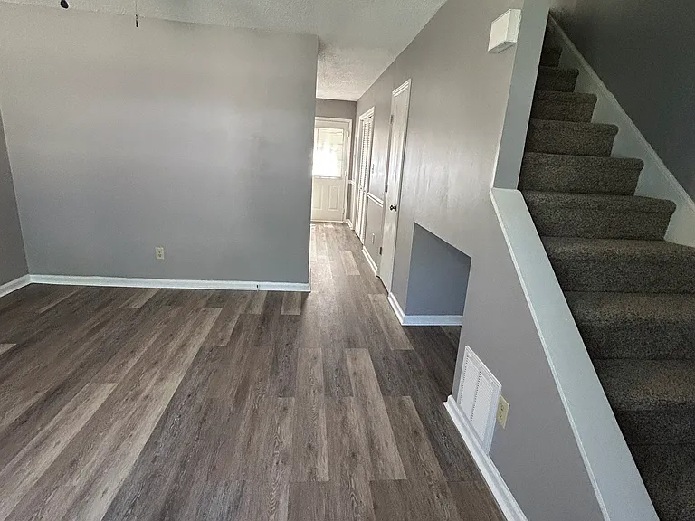 2864 Mountcrest Cir NW — Photo 9
