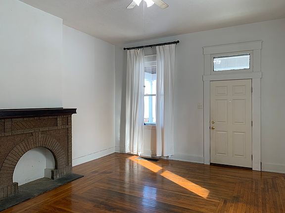 Living or bedroom downstairs.