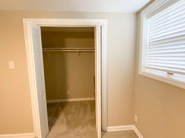 872 Summerville Dr — Photo 16