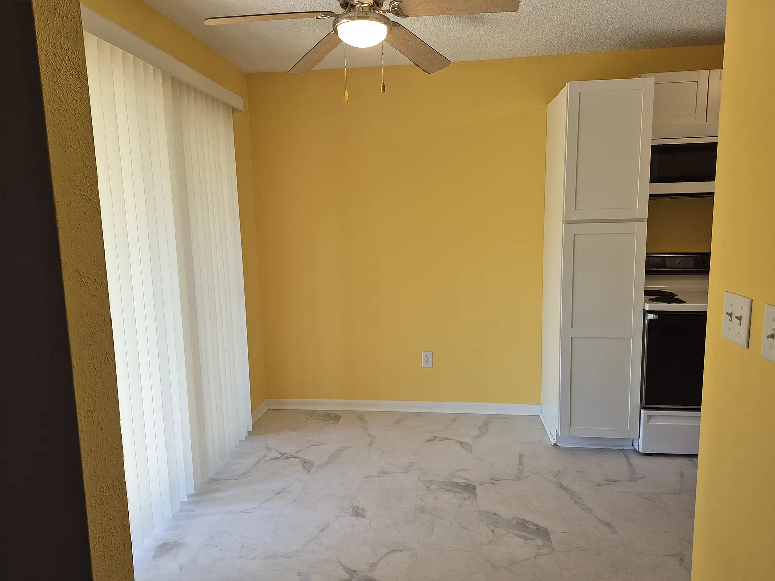 2 bed, 1.5 bath, 896 sqft, $1,050 — Photo 4
