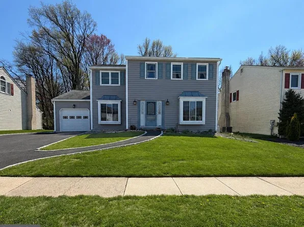 595 Buck Dr, Fairless Hills, PA 19030