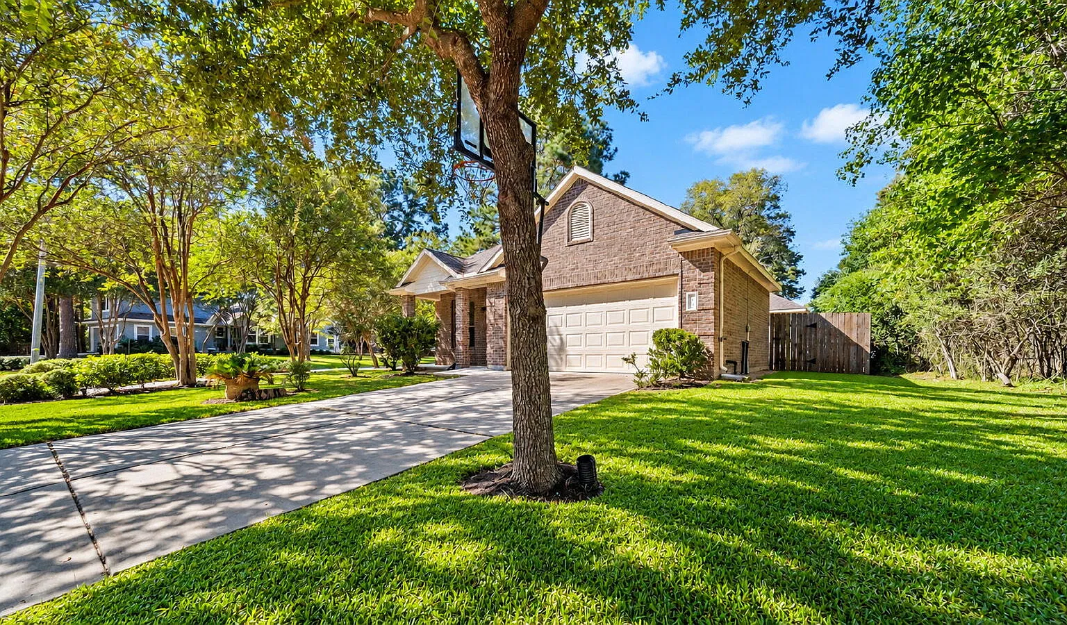 3 bed, 2.0 bath, 1589 sqft, $2,050 — Photo 3