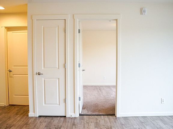 5th image of 1650 SE Harold St #11