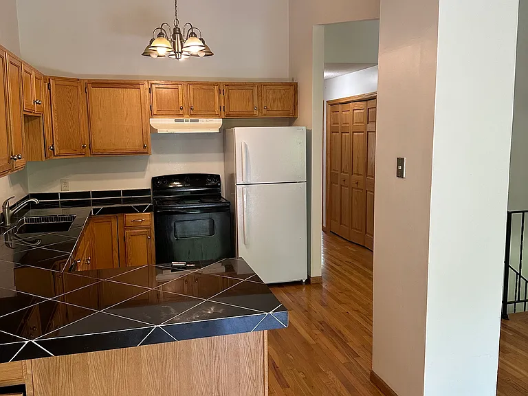 615 Ridgeview Dr E #1 — Photo 3