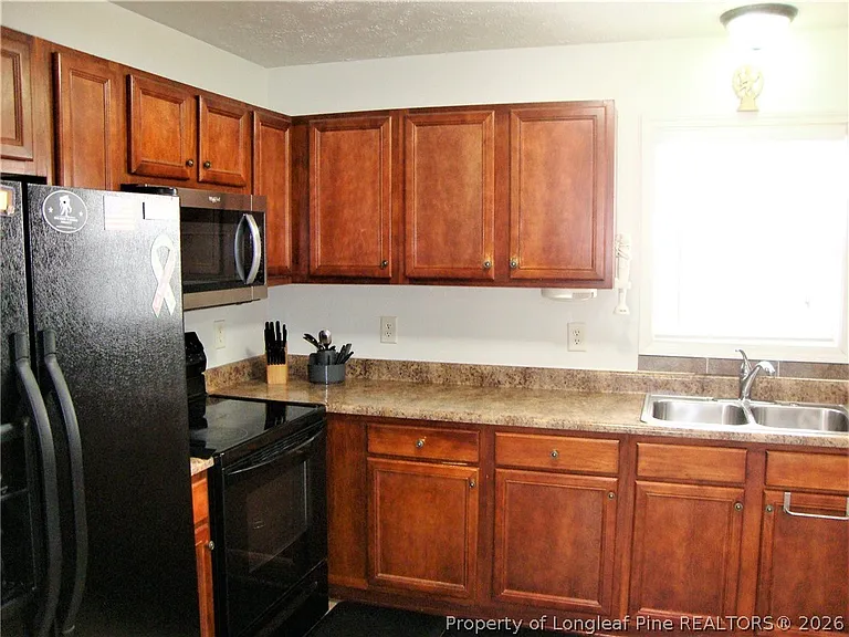 1607 Silver Ridge Ct — Photo 4