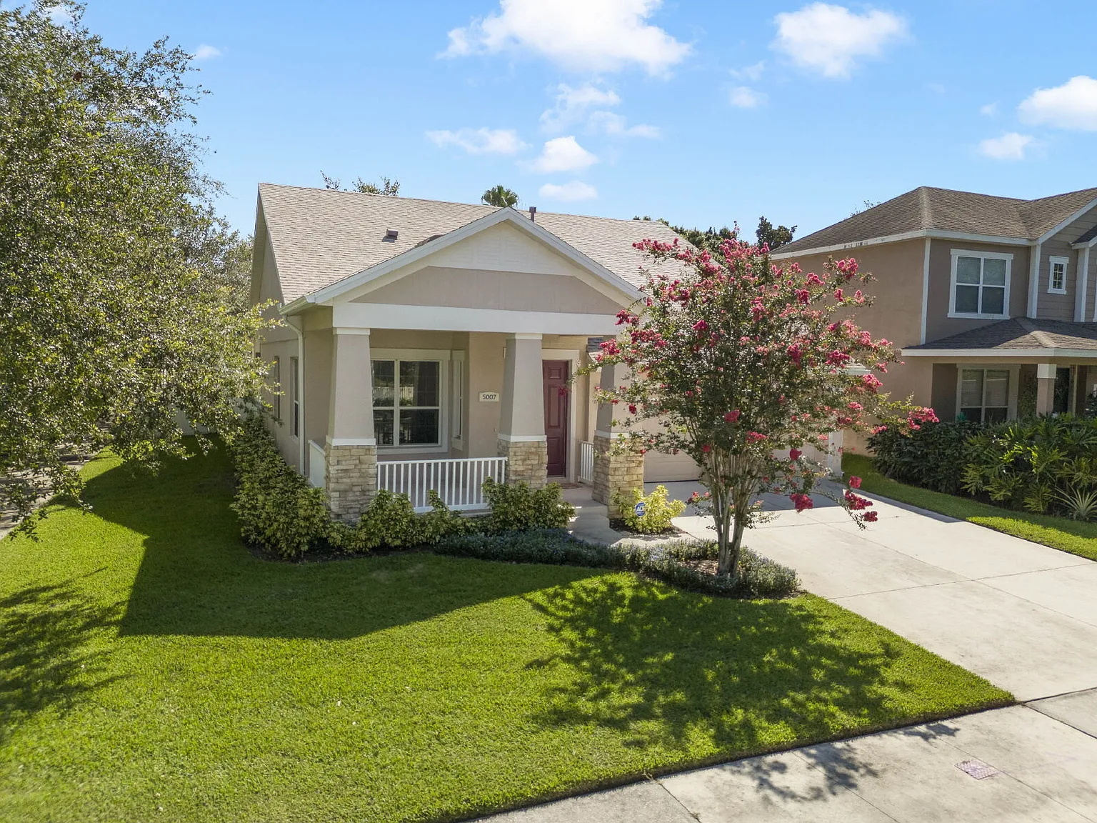 3 bed, 2.0 bath, 1903 sqft, $3,200 — Photo 2