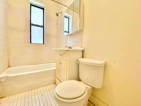 5th image of 367 Edgecombe Ave APT 23
