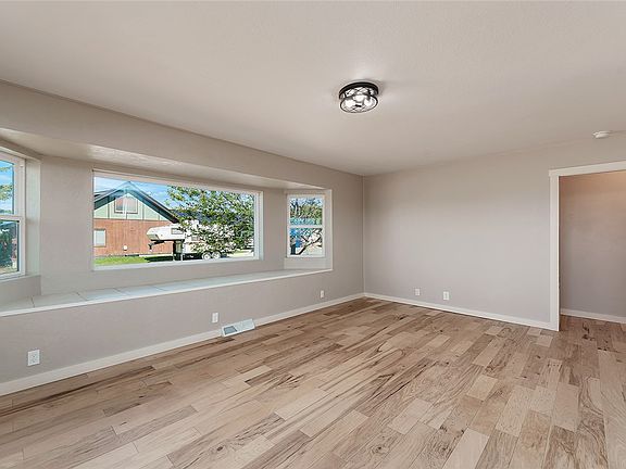 5th image of 704 2nd St NW