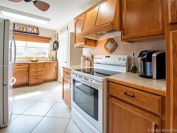 5th image of 9810 NW 25th Ct