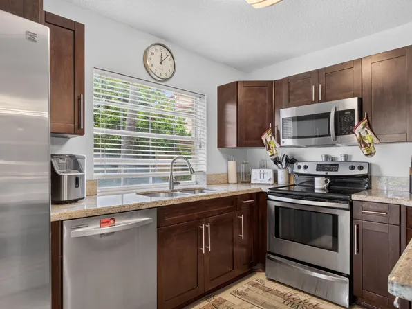 3320 Deer Creek Alba Cir, Deerfield Beach, FL 33442