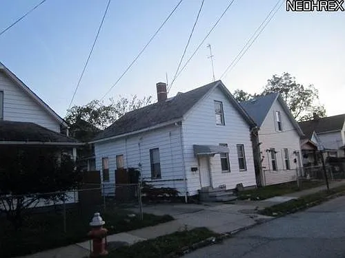2209 Prame Ave photo 1