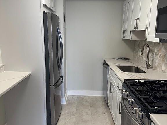 5th image of 604 S Washington Sq APT 1611