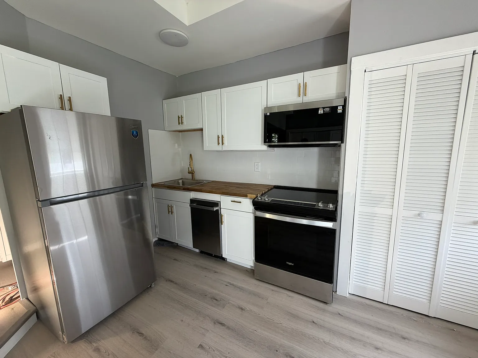 Studio, 400 sqft, $1,200 — Photo 3