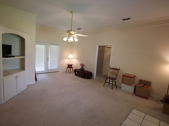 5th image of 310 Linda Ln