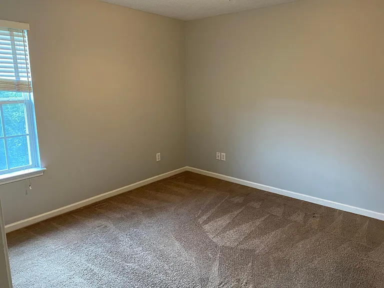 100 Moss Hill Ct — Photo 15