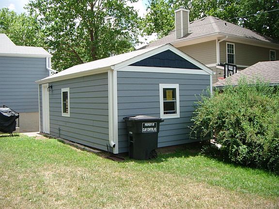 4th image of 909 Clarke St