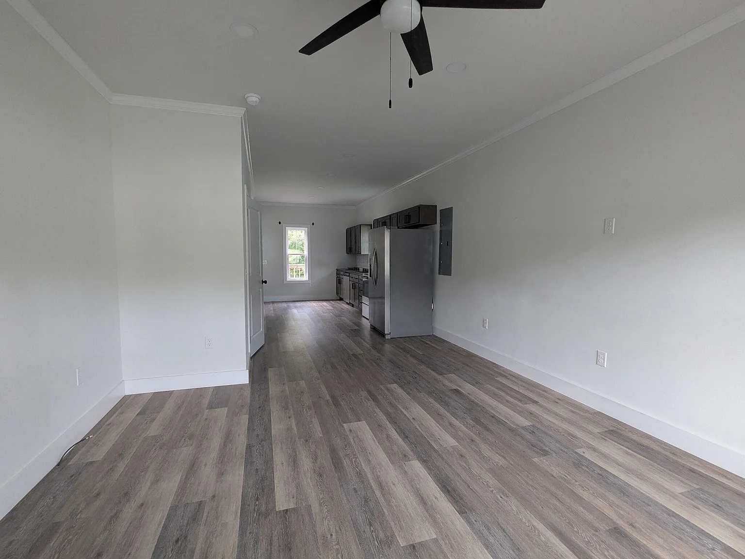 2 bed, 1.5 bath, 1049 sqft, $1,200 — Photo 2