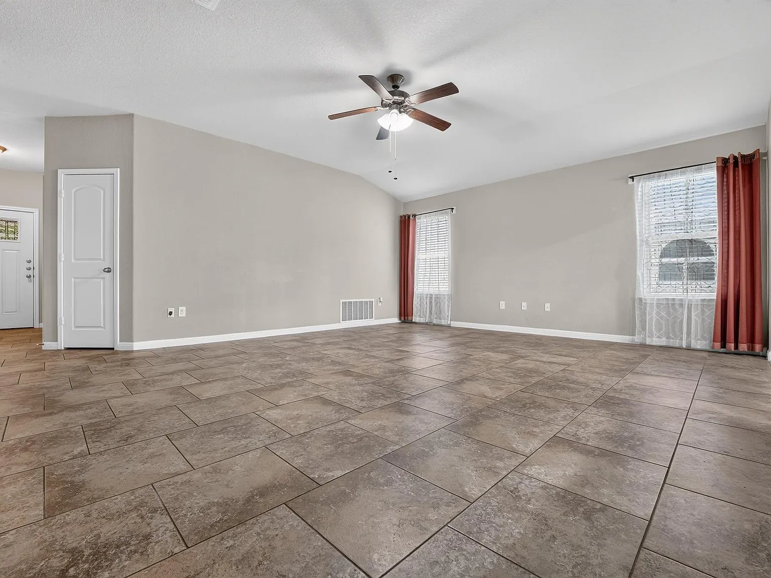 3 bed, 2.0 bath, 1640 sqft, $1,850 — Photo 4