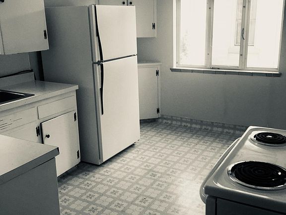 3rd image of 4250 King St
