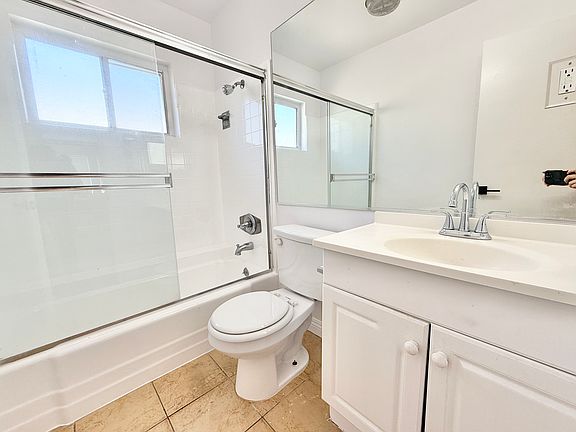 5th image of 1541 N Formosa Ave APT 18