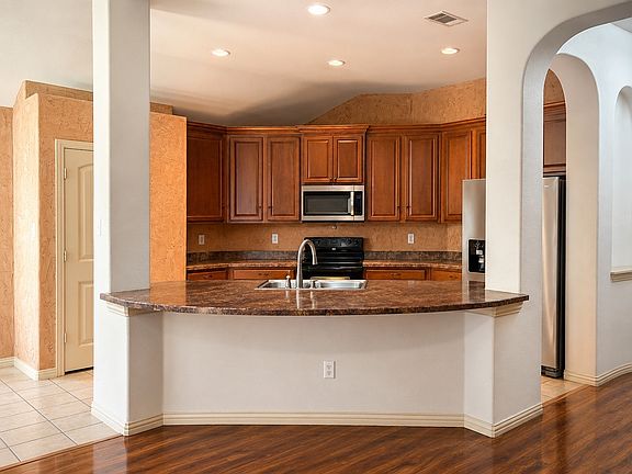 5th image of 200 Chimney Rock Dr