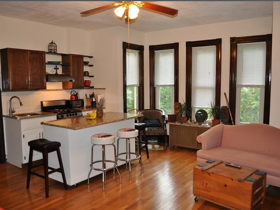 111-113 Pleasant St #1A